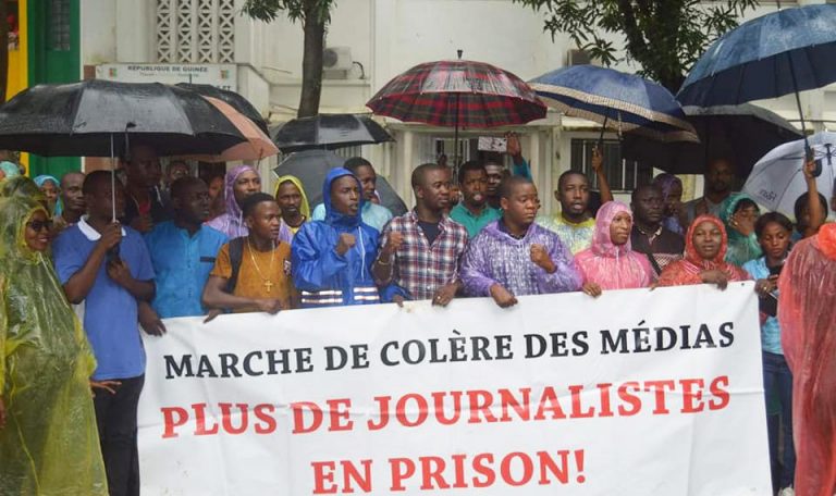 “Assez de harcèlement judiciaire des journalistes !” Proteste les Medias de la Guinée