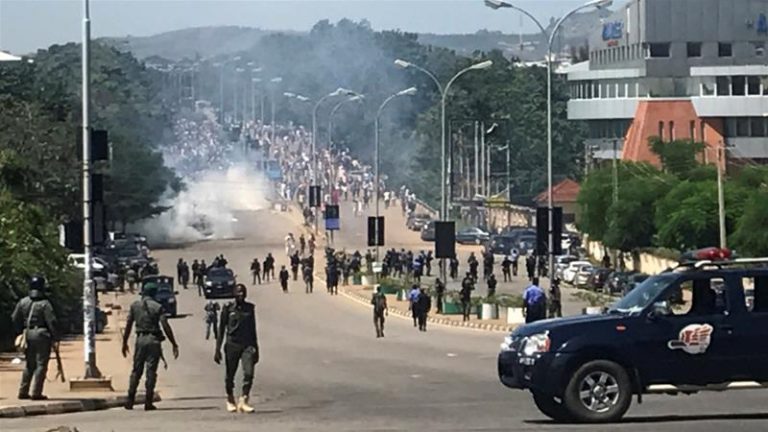 Nigeria Must End Excessive Use of Force against Protesters, Investigate Death of Journalist