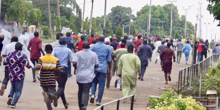 Nigeria: Protesting Workers Attacked by Thugs